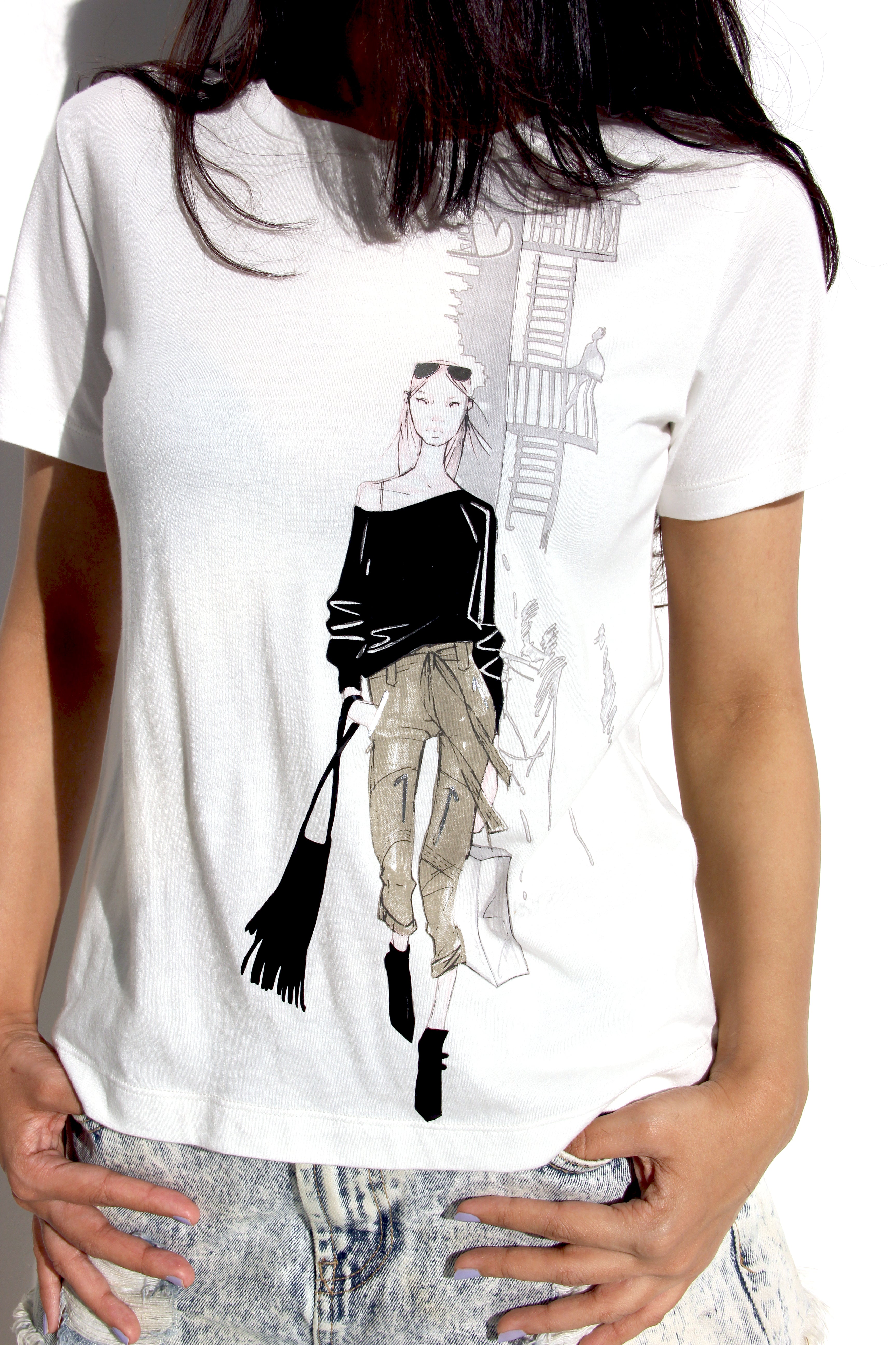 MANHATTAN TEE SERIES - GIRL ON THE STREET