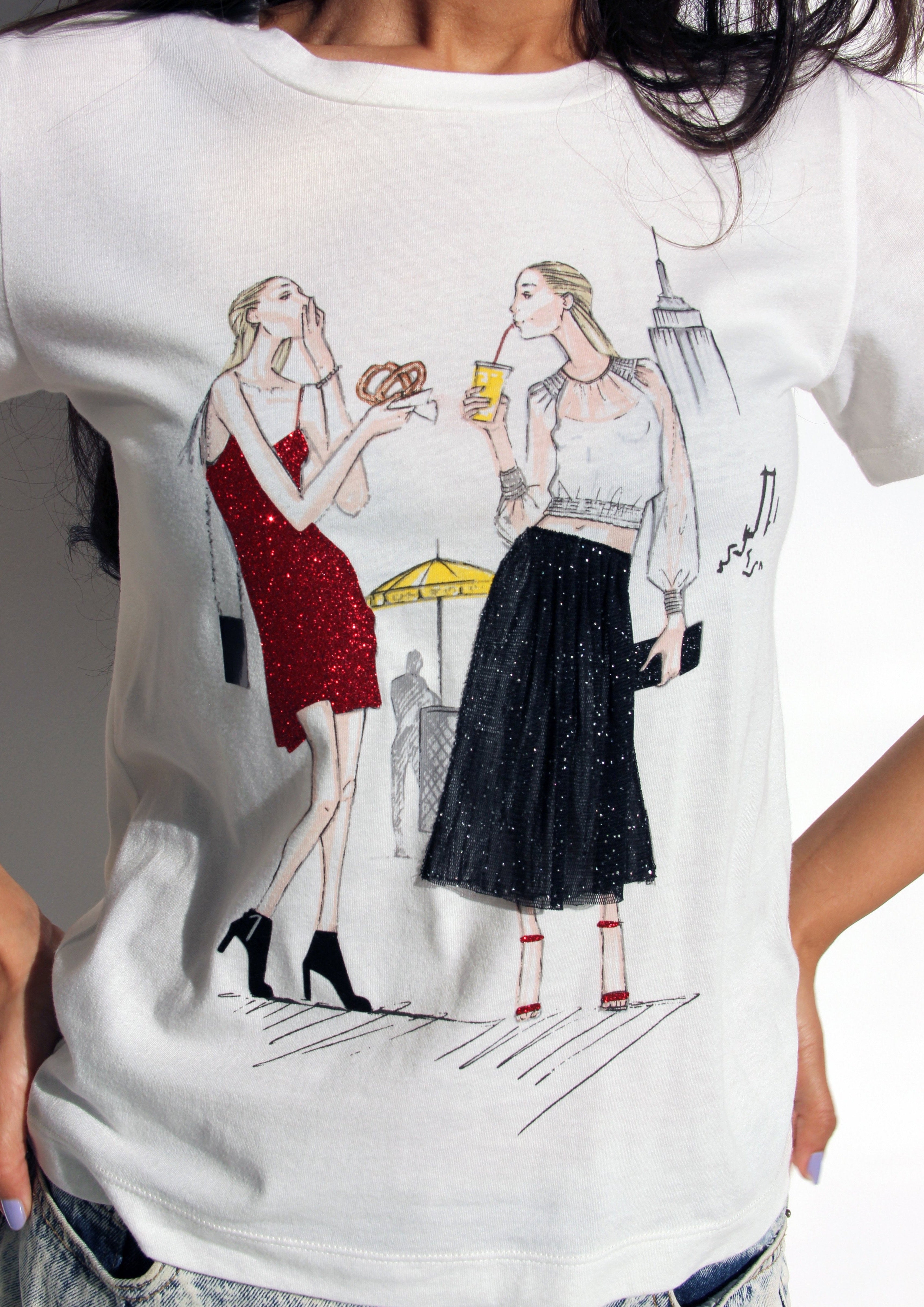 MANHATTAN TEE SERIES - GIRLS NIGHT OUT